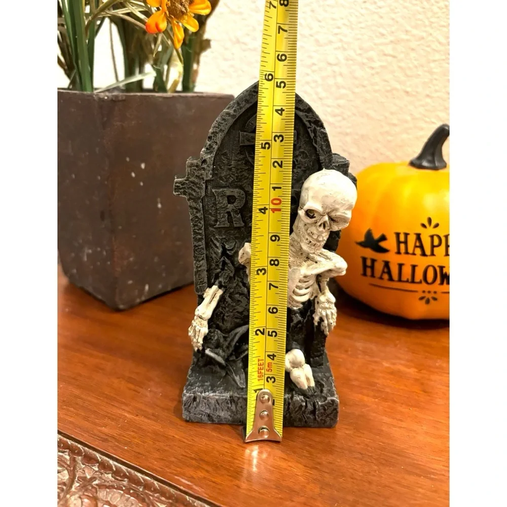 ☠️ NEW VIRAL TIKTOK HALLOWEEN RIP SKELETON ON TOMBSTONE CEMETERY FIGURE SPOOKY - Picture 6 of 8